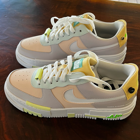 Women’s Air Force 1 Pixel 'Have A Good Game' - US W 8 - Picture 2 of 5